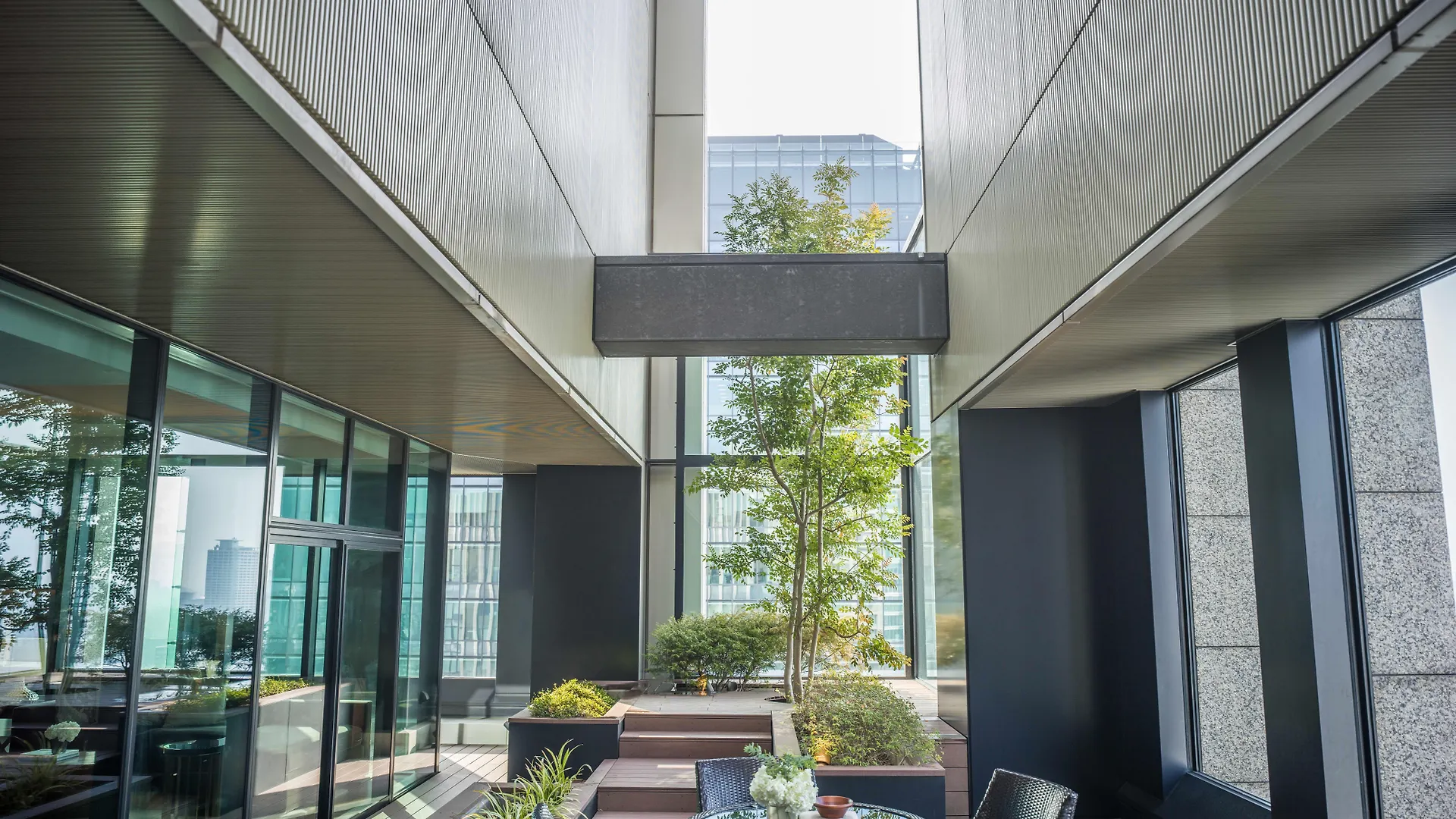 Intercontinental Hotel Osaka By Ihg 5*,